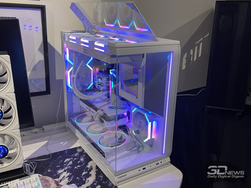 컴퓨텍스 2026에서 1stPlayer 부스 리포트: 파노라마 케이스, SZO, 팬-스크린 및 작지만 강력한 전원 공급 장치