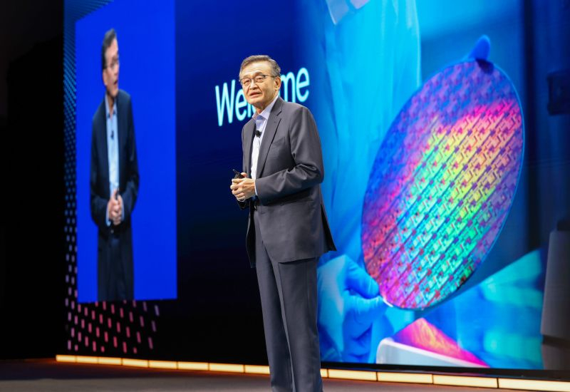 인텔은 프로세서 18A를 외부 고객에게 공개하기로 결정했으며, 이를 독점적으로 자체 생산에만 사용하지 않기로 했다