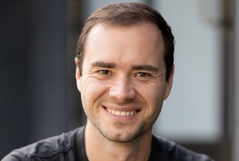 Anthropic는 OpenAI 공동 창립자 안드레이 카르파티를 영입했습니다—그는 Claude 모델 교육을 담당할 예정입니다