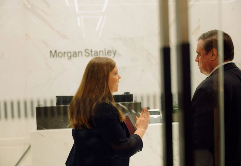 오픈AI는 인공지능 비용을 충당하기 위해 사설 투자자들로부터 추가 100억 달러를 모금할 예정입니다