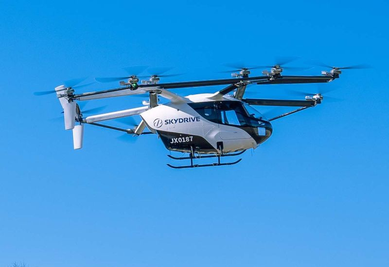 비디오: 비행 택시 SkyDrive가 도쿄 위를 날아오르며 상업 항공편은 2028년에 시작됩니다