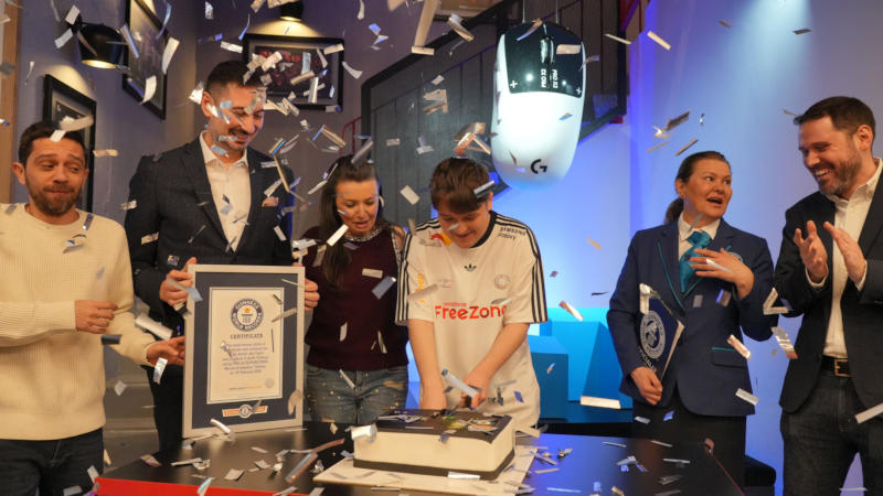 로지텍 G 프로 X2 슈퍼스트라이크가 클릭 수에서 세계 기네스 기록을 깨뜨렸지만 일부 게임에서는 치터라고 불렸다