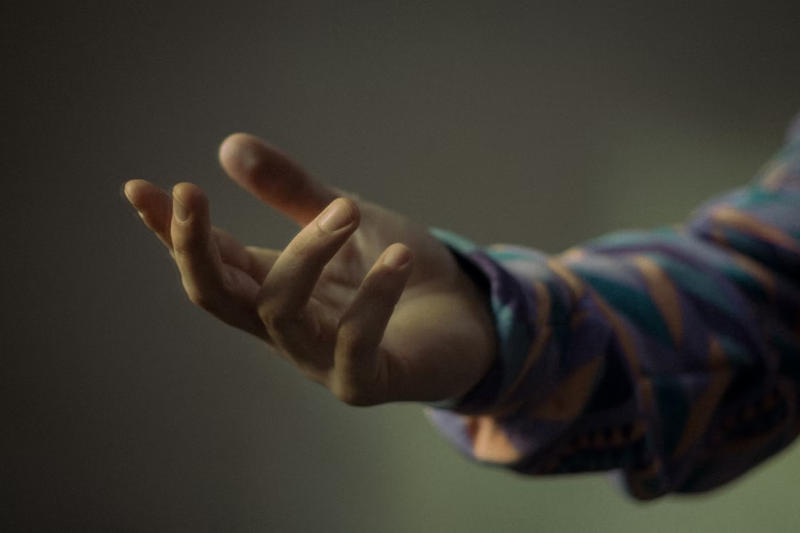 애플은 EMG 신호를 기반으로 익숙하지 않은 악수를 인식하도록 인공지능을 훈련시켰다