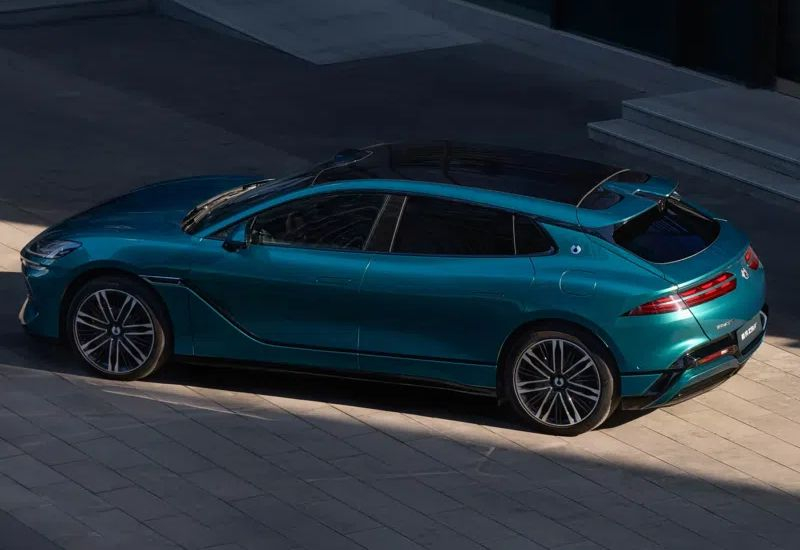 바이든은 전기차 데나즈 Z9 GT를 출시했으며, 충전 없이 1,036km 주행이 가능합니다.