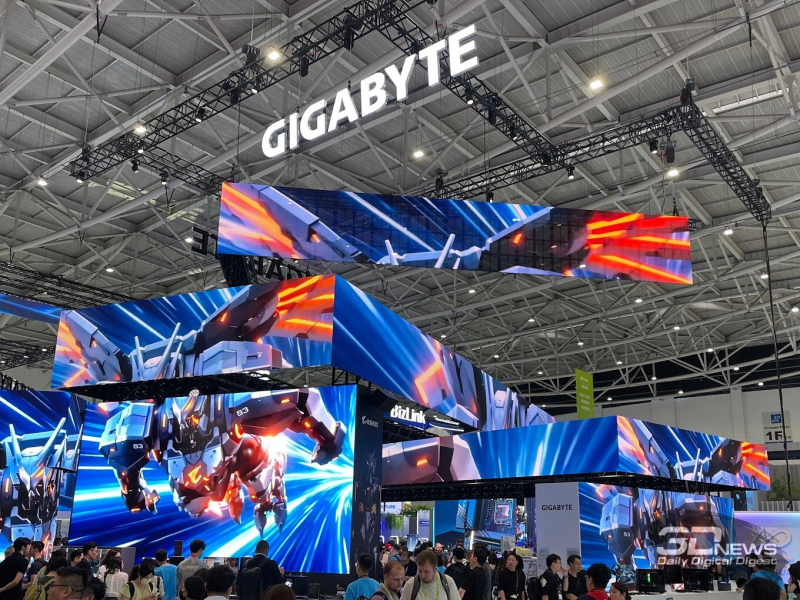GIGABYTE는 컴퓨텍스 2026 전시회에서 새로운 게이밍 노트북과 OLED 모니터를 선보였습니다