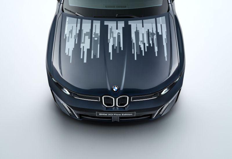 BMW iX3 Flow Edition는 전자 잉크 기술을 사용해 색이 변하는 보닛을 선보입니다