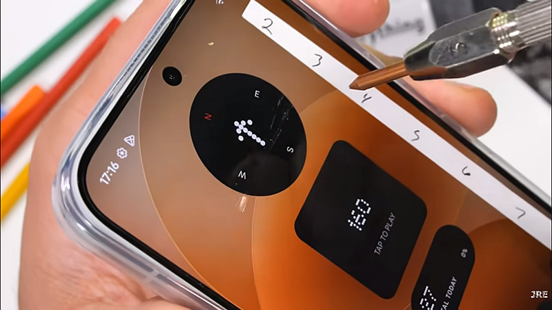 노트폰(4a) 프로는 내구성 테스트를 무사히 통과했지만 방수 보호에 미묘한 문제가 발견되었습니다