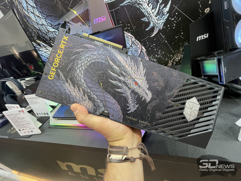 MSI는 대규모 용이 후면 패널에 그려진 드래곤 에픽 버전으로 기념형 GeForce RTX 5080 Suprim을 공개했다