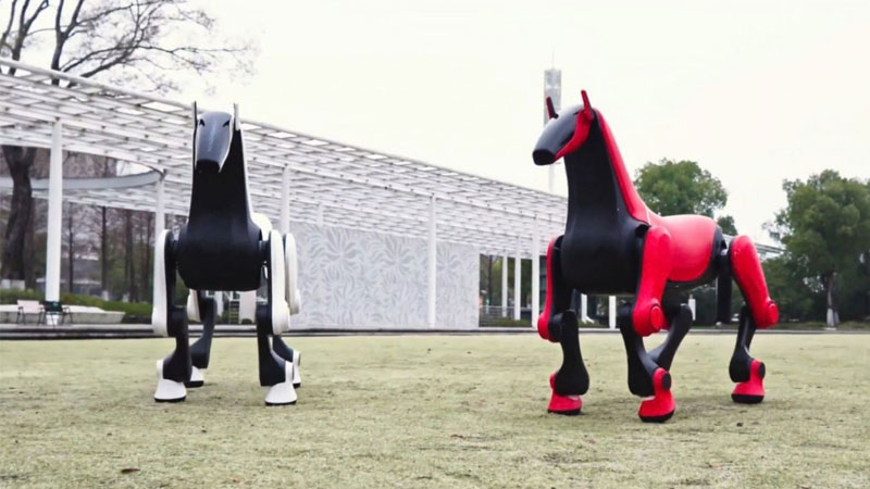 중국 엔지니어들은 마차를 운반할 수 있는 로보키아를 개발했으며, 이는 50kg의 승객을 산악 지형에서 이동시킬 수 있습니다