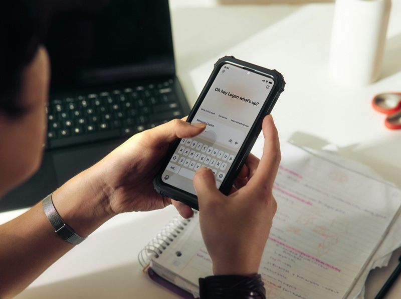 미국 직원의 절반이 이미 직장에서 인공지능을 사용하고 있다는 설문 결과가 나왔습니다