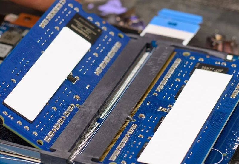중국 기업들이 HP, Dell, Acer 및 Asus 노트북에 접근할 수 있는 메모리 부족이 열려 있습니다