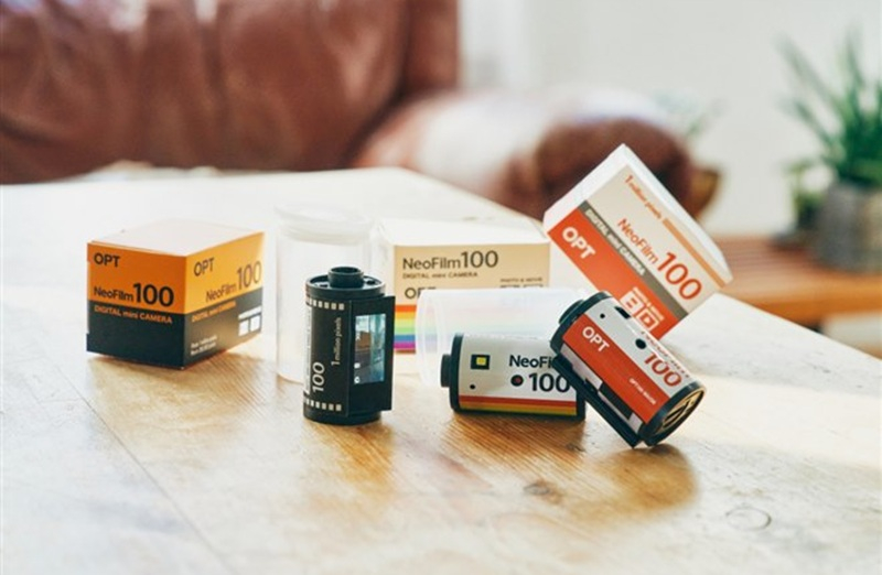 일본에서는 카테터형 35mm 필름을 모티브로 한 디지털 카메라-키체인 OPT100 Neo Film이 소개되었습니다
