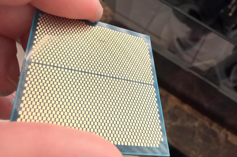 바이오스 업데이트는 무용지물이었다: Ryzen 7 9800X3D가 ASRock 마더보드에서 계속 다운된다