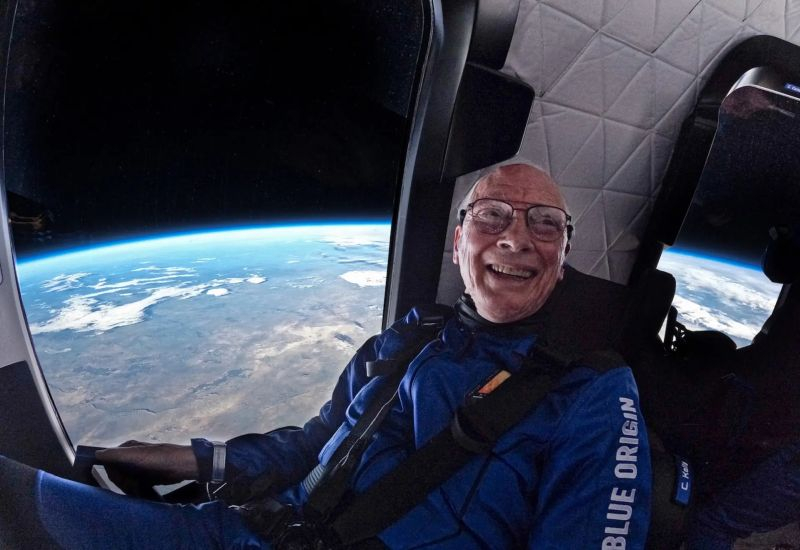 블루오리진은 최소 2년 동안 우주 관광 개발을 중단하고 달 프로젝트에 집중할 예정입니다