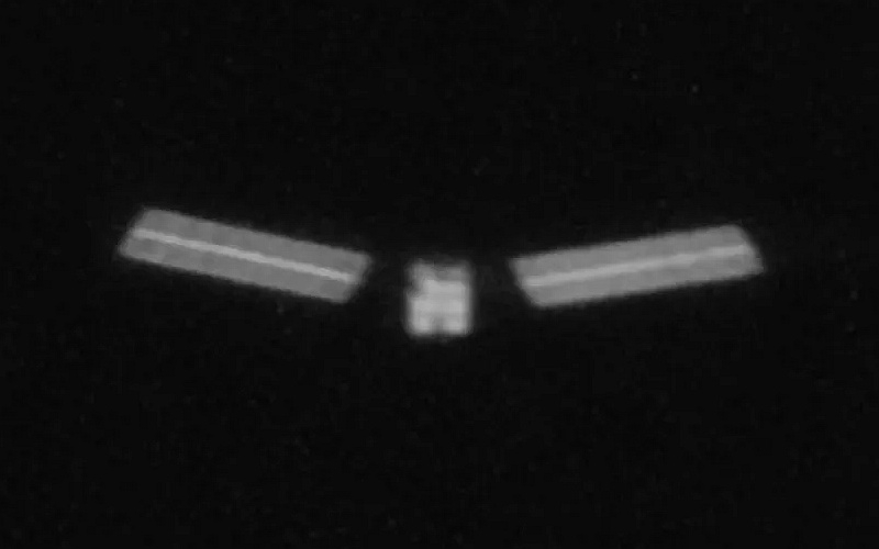 스타링크 위성은 우주에서 추락했지만 충돌 전의 "초상화"는 손상되지 않았습니다