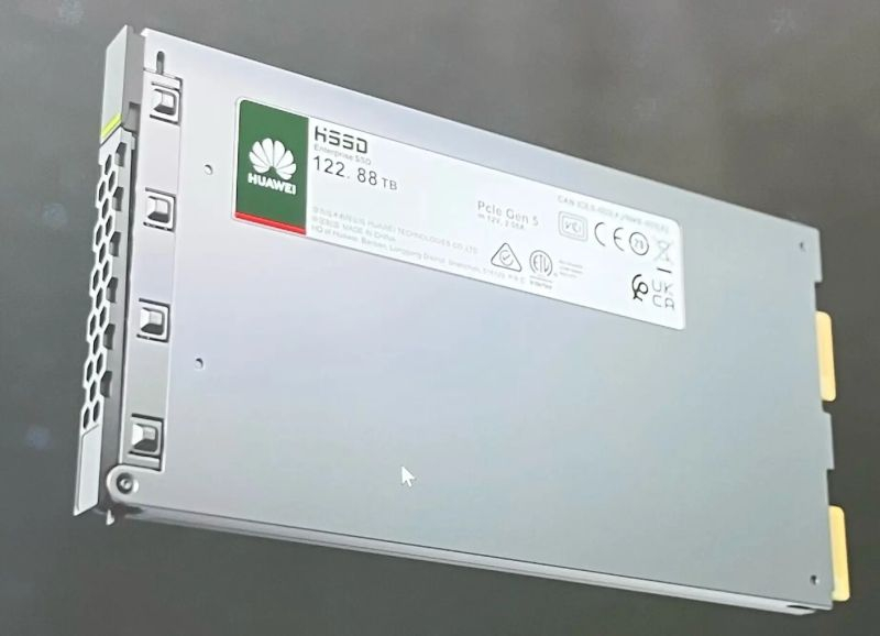 화웨이는 고급 플래시 메모리를 사용하지 않고 122 TB 용량의 SSD를 생산하는 방법을 개발했다